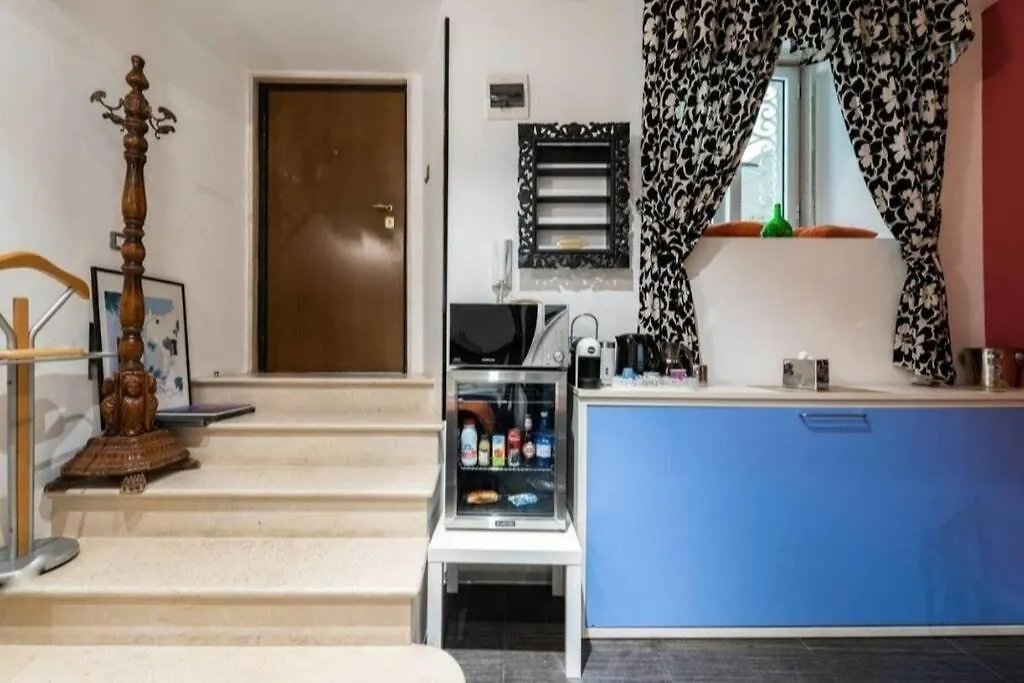 Apt 2 In The Historic Center Бари Италия